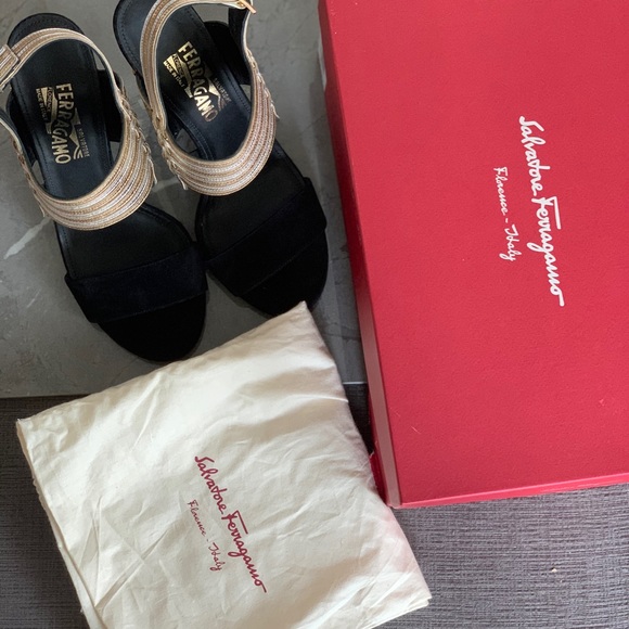 Salvatore Feragamo Lenny Sandals - Picture 2 of 6